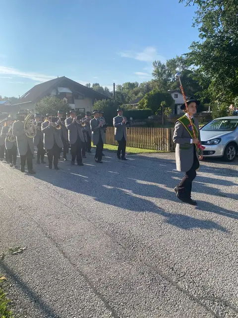 Haderswörth: Der Musikverein marschierte von Haderswörth Richtung Lanzenkirchen Café Restaurant Adrienn. Stabführerin Monique Breitsching feierte an diesem Tag ihren Geburtstag.
 | Foto: Marktgemeinde Lanzenkirchen