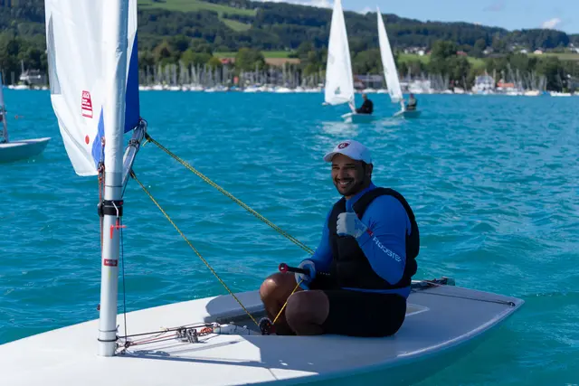 Adil Khalid siegte bei der offenen ILCA 6-Klasse. | Foto: J. Mahdi