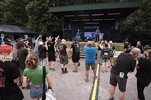 Alle Veranstaltungen des SüduferSommers waren hervorragend besucht, die Stimmung war stets herzlich und offen.  | Foto: DobnerChris
