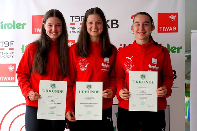 Die erfolgreichen Schützinnen der SG Absam mit ihren Medaillen bei der Staatsmeisterschaft. | Foto: SG Absam