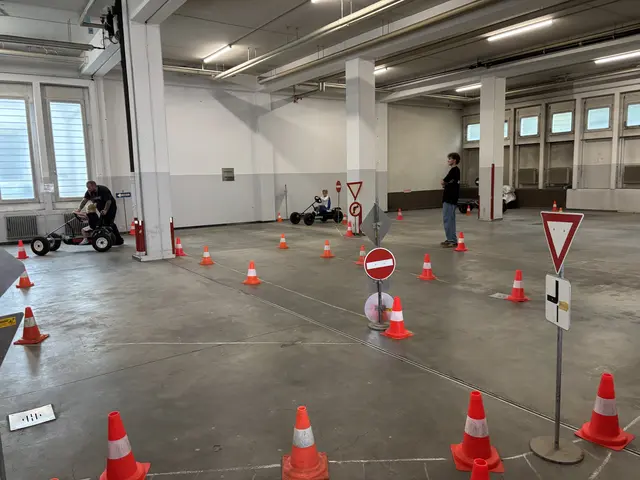 Viel zu sehen und zu erleben: Die Welser Ordnungshüter ließen sich beim Tag der offenen Türe in der Dragonerstraße über die Schultern schauen und luden zu actionreichen Vorführungen. | Foto: MeinBezirk