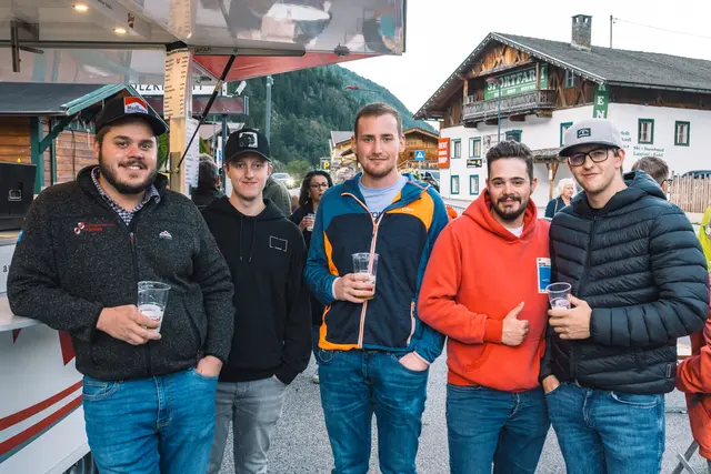Kamen auf ein Glasl: Jonas, Luca, Julian, Patrick und Johannes | Foto: Pernsteiner