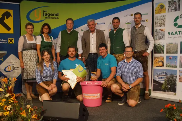 Die Siegerinnen und Sieger der diesjährigen Genussolympiade. Tobias Mitter (4.v.r.) und Matthäus Watzinger (6.v.r.) sicherten sich den zweiten Platz. | Foto: LJOÖ