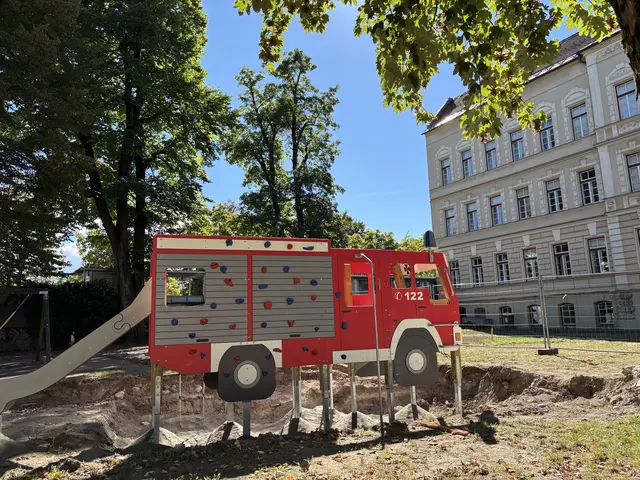 So sah das neue Feuerwehr-Spielgerät noch am Donnerstag vergangene Woche aus. Nun ist es zerstört.  | Foto: Birgit Gehrke 