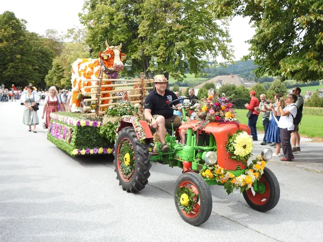 Der Bauernbund Vorau gewann mit seiner Blumenkuh Lilly den 1. Platz bei der Prämierung der Blumenwägen | Foto: MeinBezirk/Franz Putz