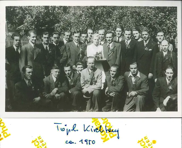 Ca. 1950 beim Töplitscher Kirchtag mit der Zechnkellnerin in der Mitte | Foto: Marktgemeinde Weißenstein