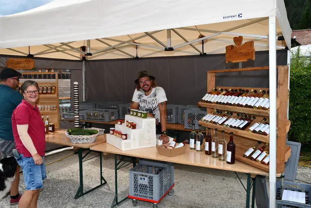 Beim Bauernmarkt gab es Schmankerl aus der Region. | Foto: Gemeinde Stockenboi