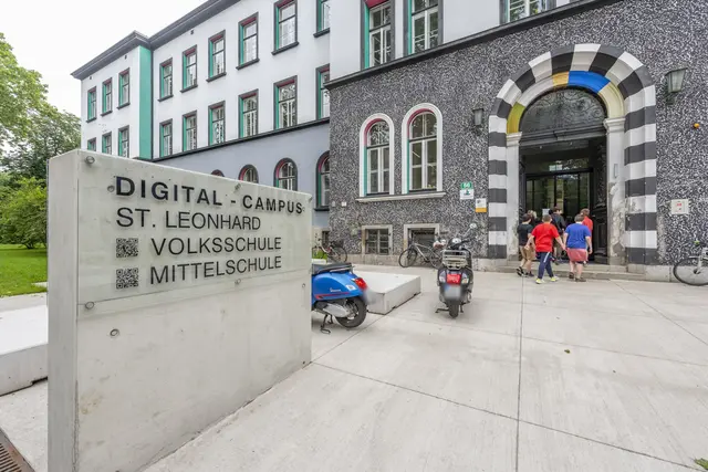 Die Mittelschule St. Leonhard in der Elisabethstraße hat einen Digital-Schwerpunkt. Dort ist seit November 2019 auch das Digital Learning Lab (DLL) in Anwendung. | Foto: Stadt Graz/Fischer