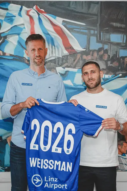 Blau-Weiß-Sportdirektor Christoph Schösswendter (li.) mit Neuverpflichtung Shon Weissman. | Foto: Blau Weiß Linz