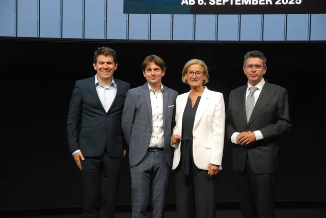 Nicolas Gibert-Morin (Generaldirektion Regional- und Stadtentwicklung der Europäischen Kommission), Ferdinand Auhser (Projektleiter „Digitooln“), Landeshauptfrau Johanna Mikl-Leitner, Bürgermeister Peter Eisenschenk | Foto: Oskar Benisch