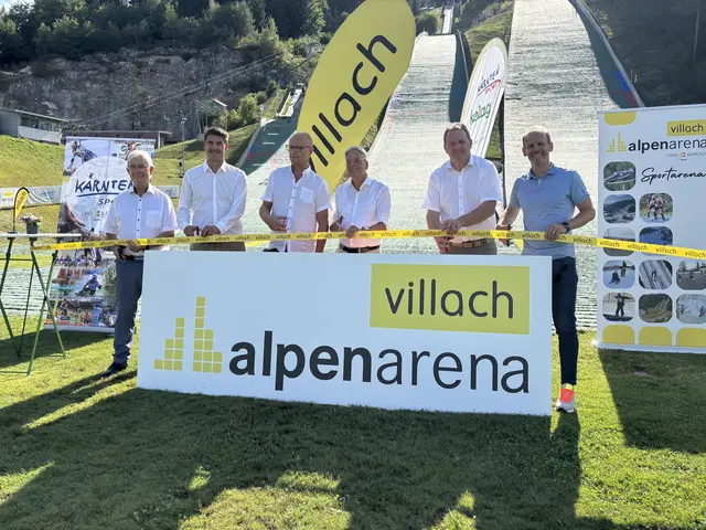 Am Freitag, dem 5. September, wurde das Band durchschnitten und die Neueröffnung gefeiert. Die Alpenarena ist fit für weitere 25 Jahre. | Foto: Peter Kleinrath