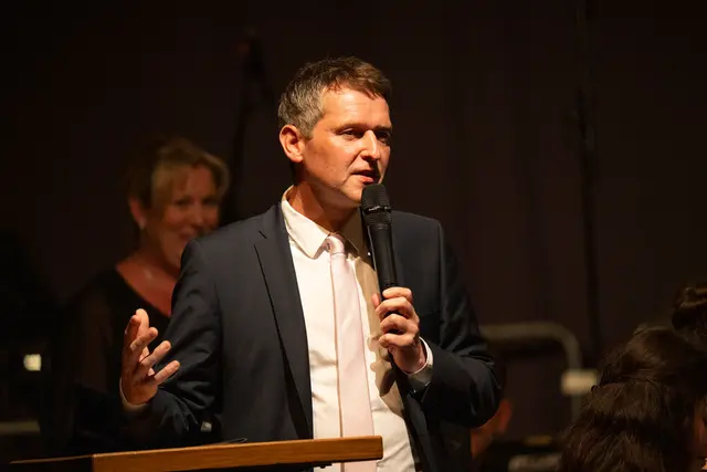 Hermann Pumberger hielt im Rahmen der musikalischen Veranstaltung eine Ansprache. | Foto: Christoph Mühlböck