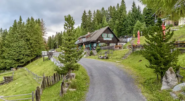 Die Tonnerhütte im AlmDorf freut sich über neue Pächter. | Foto: Werner Lückl