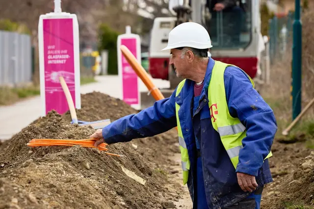 Bevor mit der Verlegung des Glasfasernetzes begonnen wird, erfolgt eine sorgfältige Vermessung des Gebiets. | Foto: Magenta Telekom