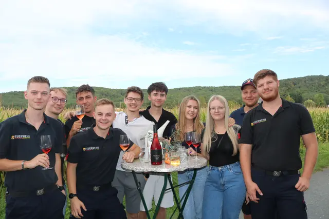 Die Weinbar mit edlen Tropfen aus der Region war ein besonderes Highlight und lockte viele Gäste an. | Foto: Jana Gollacz