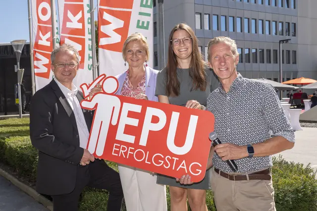 Input und Austausch standen beim EPU-Erfolgstag auf dem Programm. Am Foto: Gerhard Kienzl (Direktor-Stellvertreter WKO Steiermark), Gabi Lechner (Vizepräsentin WKO Steiermark), Martina Konrad (EPU-Beauftrage WKO Steiermark) und Oliver Zeisberger (Moderator) (v. l.) | Foto: Foto Fischer