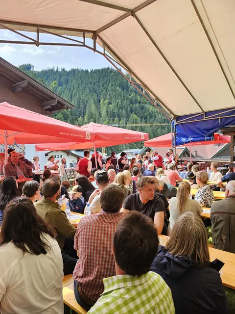 Zahlreiche Besucher waren dabei. | Foto: viehhofen.at