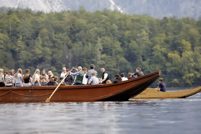 Tradition an der HTBLA Hallstatt: Über den Hallstättersee und so den Schulstart zelebrieren. | Foto: HTL Hallstatt