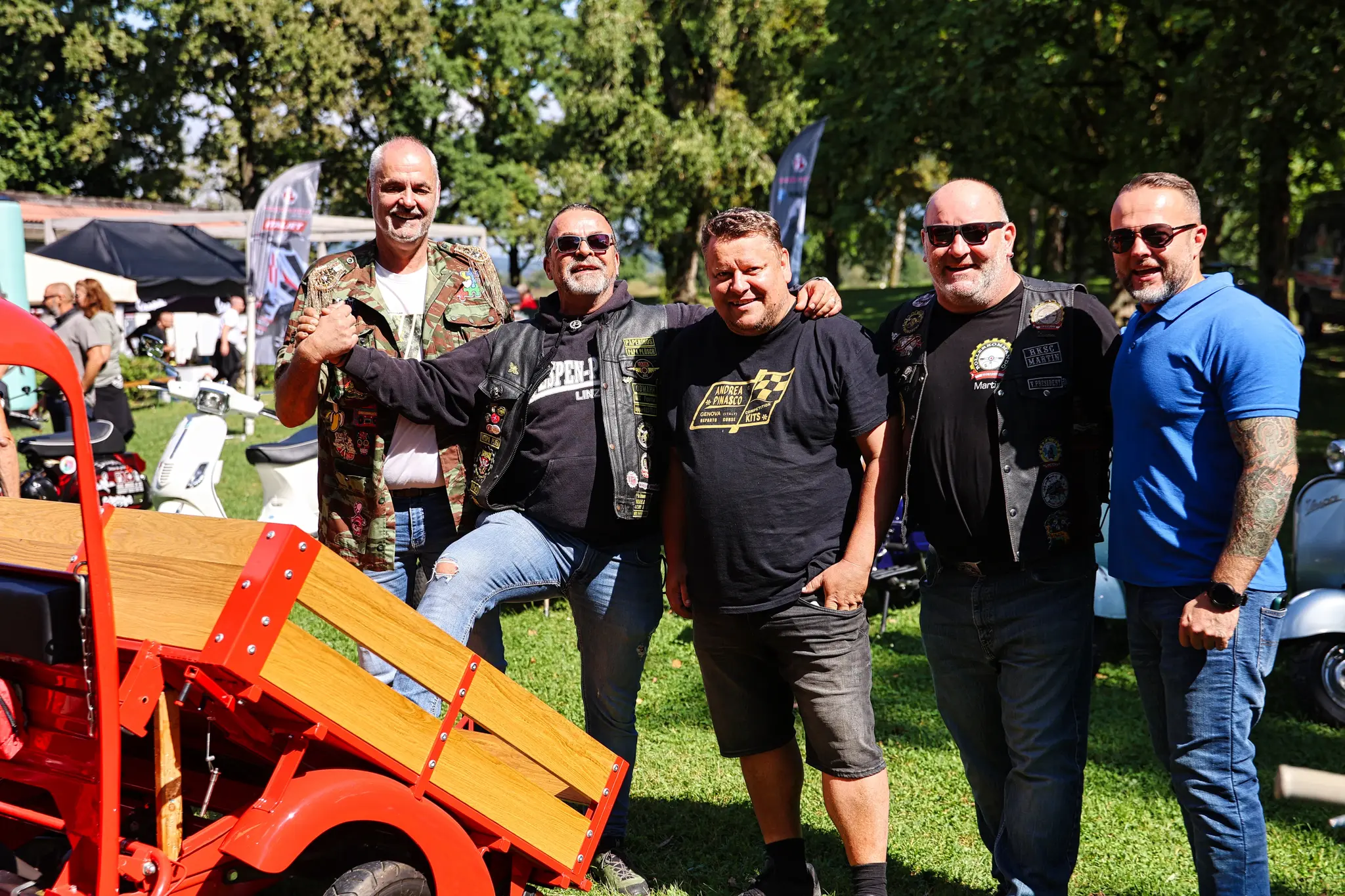 Hunderte-Vespa-Fans-verzauberten-den-Badesee