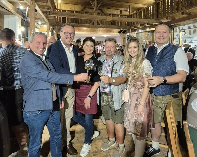 V. l.: Nationalratsabgeordneter Michael Hammer, Gemeindeparteiobmann Christoph Meisinger, Obfrau ÖVP-Frauen Michaela Königstorfer, Bürgermeister Herbert Fürst, Pressereferentin Lisa Brandstetter und Vizebürgermeister Manfred Schwarz.
 | Foto: ÖVP Engerwitzdorf