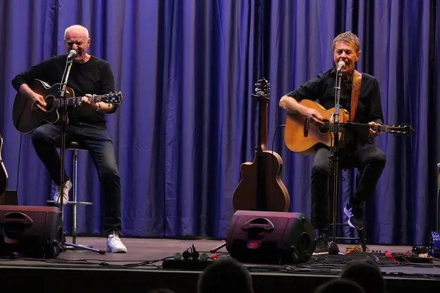 Herbert Pilz (l.) und Kurt Keinrath liesen in der Kulturhalle Miesenbach die Beatles hochleben. | Foto: Josef Hofmüller