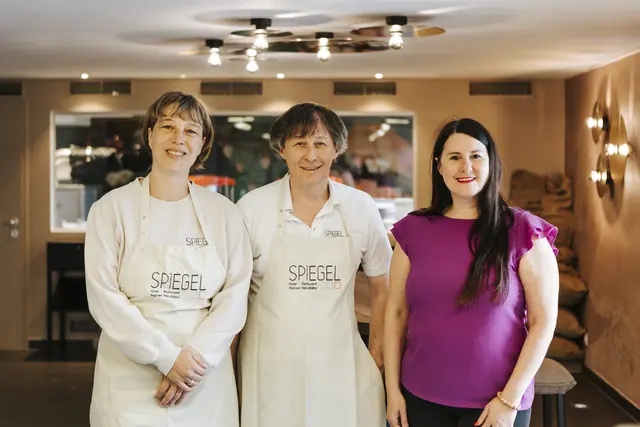 Vor 25 Jahren gründeten Evelien, Edgar und Sandra Spiegel Burgenlands erste Pralinenmanufaktur in Bad Tatzmannsdorf (v.l.). | Foto: Spiegel