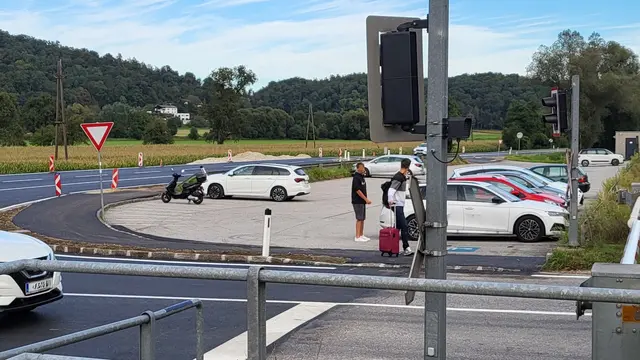 Der P&amp;R-Parkplatz wurde für Fußgänger und Radler sicherer, seine Zu-und Ausfahrt verlegt. | Foto: Eckhart Herbe