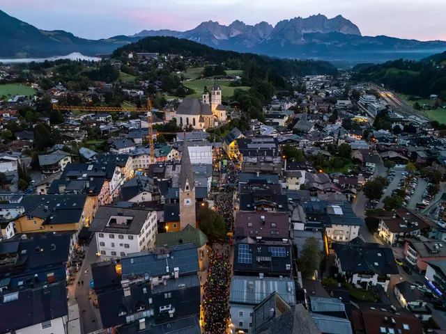 Um 6.30 Uhr fiel der Startschuss in der Vorderstadt und läutete das größte Radrennen der Gamsstadt mit einem neutralen Start ein. | Foto: EXPA/Hans Groda