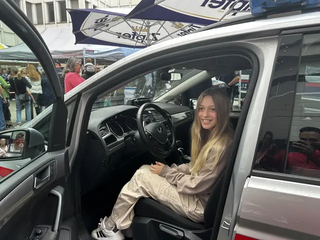 Viel zu sehen und zu erleben: Die Welser Ordnungshüter ließen sich beim Tag der offenen Türe in der Dragonerstraße über die Schultern schauen und luden zu actionreichen Vorführungen. | Foto: MeinBezirk