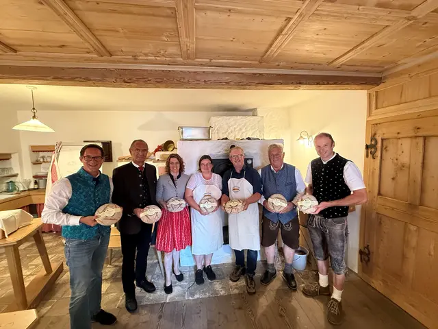 Ronny Rull, Gabriel Obernosterer, Kathrin Unterwger, Katharina Unterluggauer, Johann Unterguggenberger, Johann Windbichler, Bernhard Knotz (v.l.) | Foto: ÖVPClub