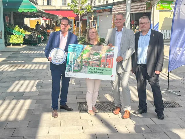 Klimastadtrat Jürgen Czernohorszky (SPÖ), Vizebürgermeisterin Bettina Emmerling (Neos) und Bezirksvorsteher Georg Papai (SPÖ; v.l.) haben den umgestalteten Schlingermarkt offiziell eröffnet. | Foto: Andreas Pölzl/MeinBezirk