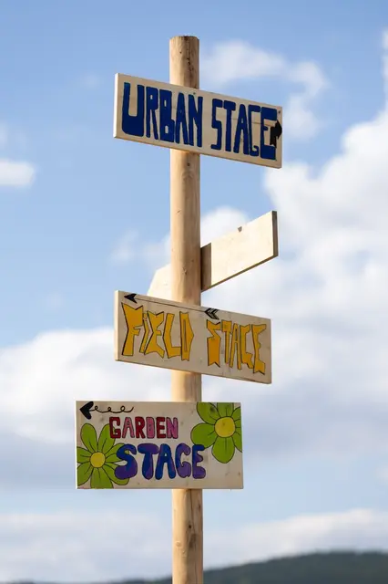 Kulinarische Stände mit regionalem Fokus, entspannte Chill-Areas und kreative Programmpunkte rundeten das Erlebnis ab. | Foto: urbanfieldsfestival