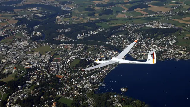 Doppelsitzer Duo Discus über Gmunden | Foto: Hubert Just