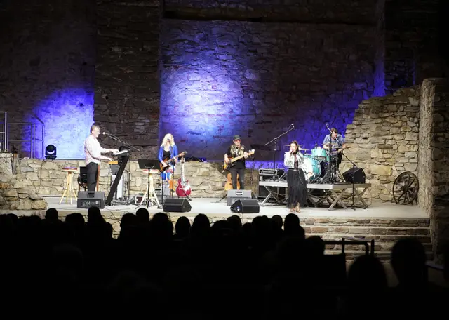 Kathrina Straßer wurde von vier hervorragenden Musikern begleitet. | Foto: J. Reicher/Stadtgemeinde Voitsberg