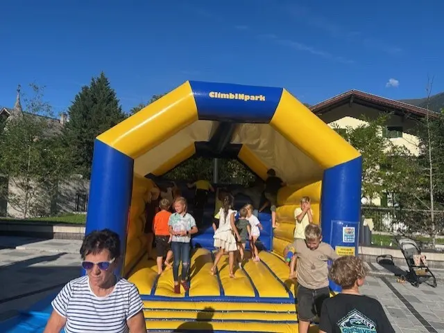 Die Hüpfburg war auch gut besucht | Foto: ClimbingZoo