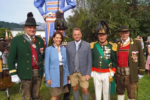 Landeskommandant Josef Braunwieser, Karoline Edtstadler, Alexander Sartori, Landesvize Albert Planitzer und Bezirkskommandant Toni Kaufmann. | Foto: Josef Wind