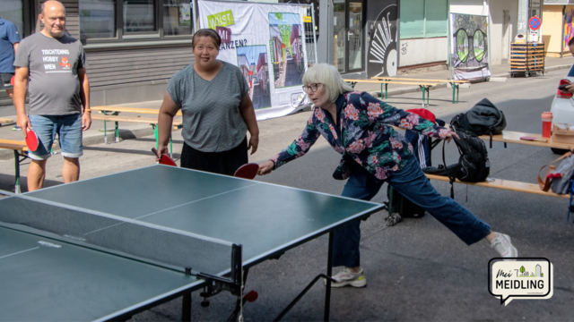 Meidlingerinnen und Meidlinger greifen beim Fest selbst zum Tischtennisschläger. | Foto: R.Lendl im Auftrag von Tischtennis Hobby Wien