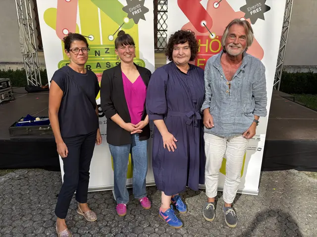 Angelika Schopper, Lena Weiderbauer, Patrizia Liberti und Hofbesitzer Andreas Adam. | Foto: Tanja Handlfinger