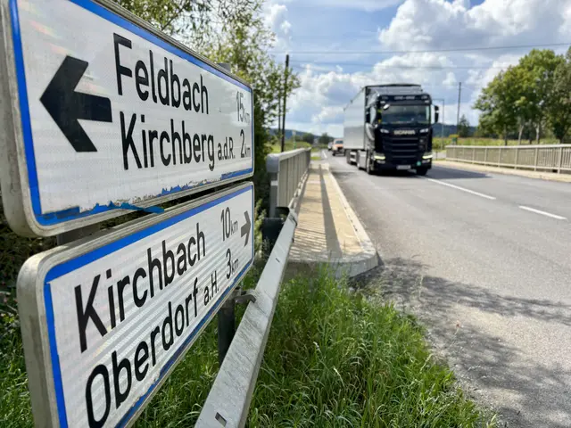 Mit dem Aus des Gelegenheitsverkehrs müssen Schüler die stark befahrene L 202 bei Mehlteuer überqueren. | Foto: MeinBezirk/Gerda Sammer-Schmidt