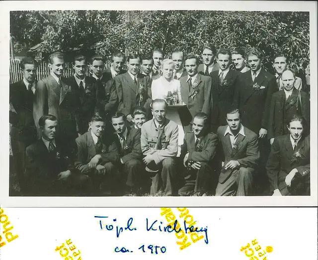 Ca. 1950 beim Töplitscher Kirchtag mit der Zechnkellnerin in der Mitte | Foto: Marktgemeinde Weißenstein