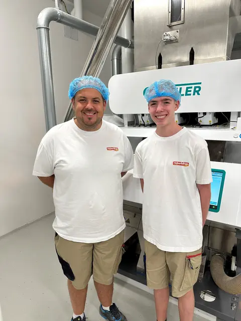 Abteilungsleiter Manuel Stadler und Lehrlingsredakteur Fabian Mühlböck berichten von der Lehre zum Verfahrenstechniker. | Foto: Fabian Mühlböck
