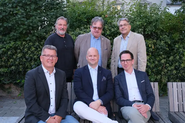 Der aktuelle Vorstand des LC Seekirchen Wallersee. Erste Reihe von links: Pastpräsident Christof Mitterndorfer, Präsident Stefan Millinger und Jürgen Leitzinger. Dahinter: Clubmaster Günther Doll, Clubsekretär Hannes Rosner und Schatzmeister Siegfried Spatzenegger. | Foto: Elena Rosner