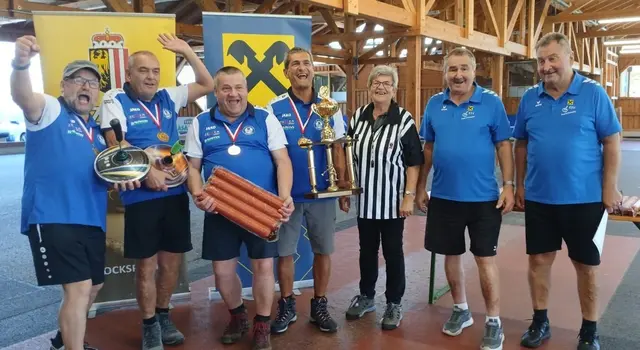 Siegermannschaft U. Rechberg mit Madlmair Heinz, Wimhofer Josef, Thauerböck Karl, Thauerböck Josef, Schiri Christine Schaurhofer, Stadlbauer Heli und Johann Kastner