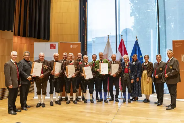 Alle Geehrten im Musikbezirk Hall | Foto: BMV Tirol/ Die Fotografen