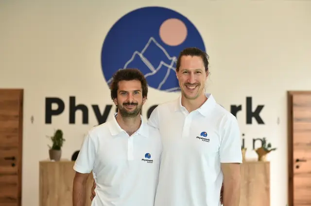 Die Inhaber Denis Brennsteiner (links) und Raphael Brus (rechts) leiten Physiowerk Kufstein seit Mai 2025. | Foto: Physiowerk Kufstein