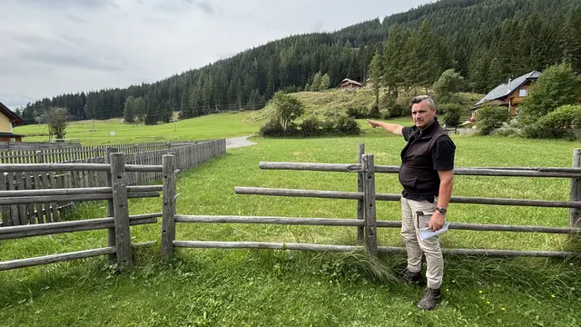 „Es freut mich, dass wir ein Weißpriacher Langzeitprojekt in die Tat umsetzen konnten und nun Bauland anbieten können“, freut sich Bürgermeister Stefan Palffy (ÖVP). | Foto: pjw