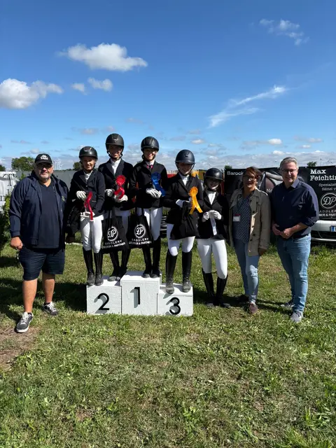 PSV Obmann Werner Ziniel, Iro Anna, Beke Dora Dorottya, Wurzinger Marie, Wagner Lucy, Pittnauer Theres, Richterin Tatjana Sironi und Bürgermeister Markus Ulram | Foto: Markus Ulram