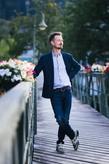Der Scheibbser Vize-Bürgermeister Joseph Hofmarcher (BUGS) gibt als Architekt Auskunft: "In Summe kann man es nur begrüßen, dass die Nachverdichtung im Altbestand unserer Ortszentren endlich gesetzlich begünstigt wird!" | Foto: Markus Morawetz
