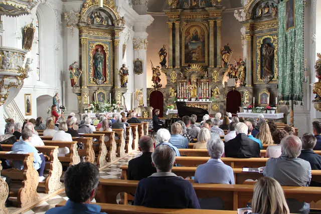 Michael Schöch spielte am Klavier und an der Orgel in Grins. | Foto: Tanja Abler