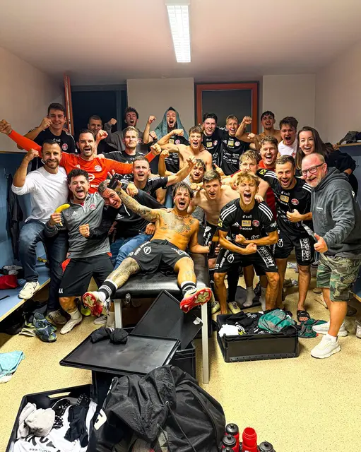 Kalsdorfer Kabinenparty! So zelebrieren die Kicker des SCK ihre Siege. Am Freitag gegen Ried soll trotz einiger Ausfälle der nächste folgen. | Foto: SCK
